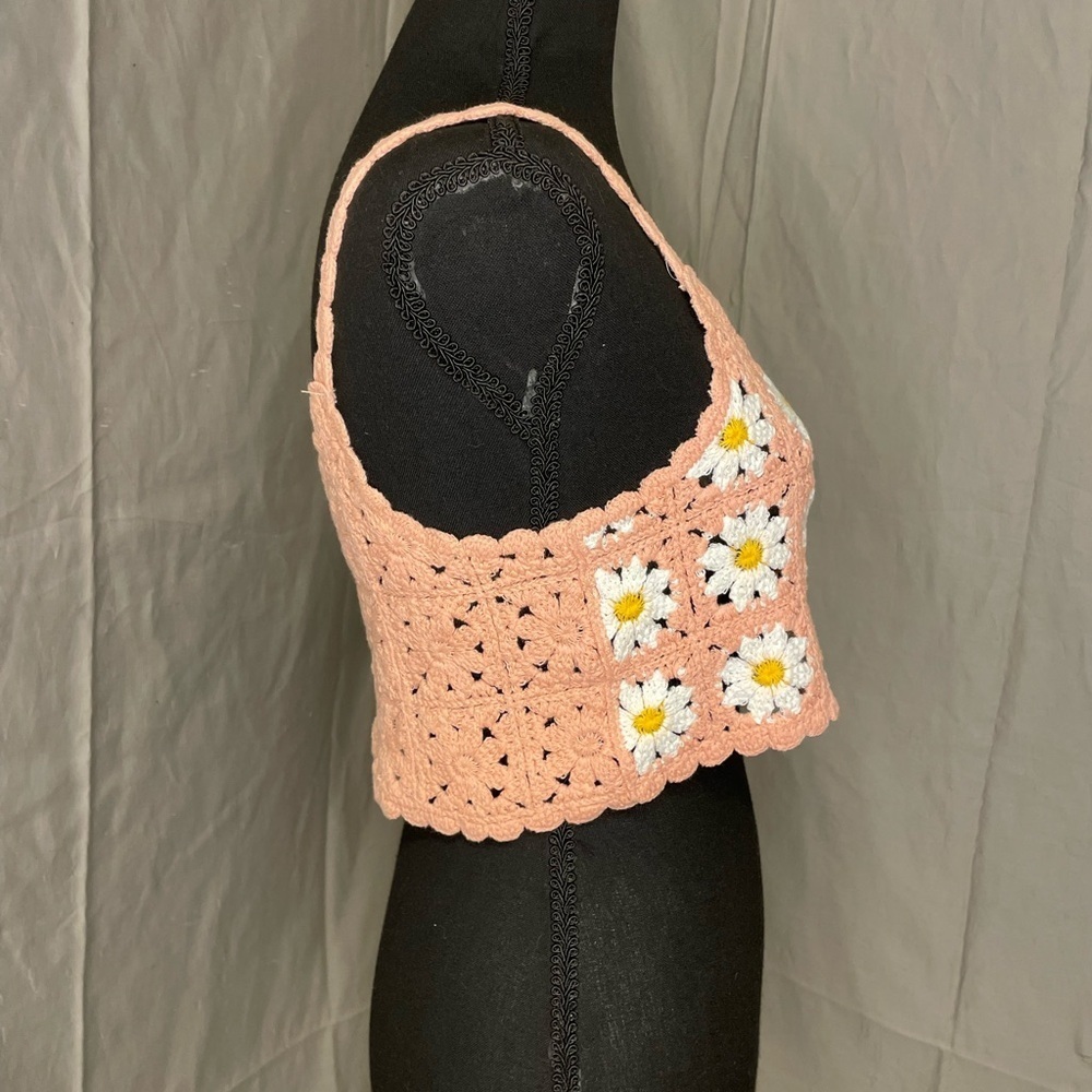 NWOT Anthropologie POL Pink Crochet Floral Crop Top - Picture 3 of 9